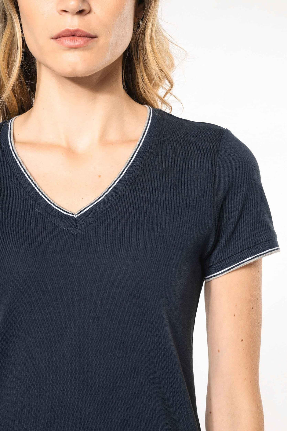 K394 - T-shirt maille piquée col V femme - Occifloc