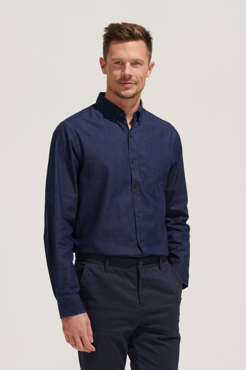 Chemise SOL'S BARRY MEN en denim, 100% coton.