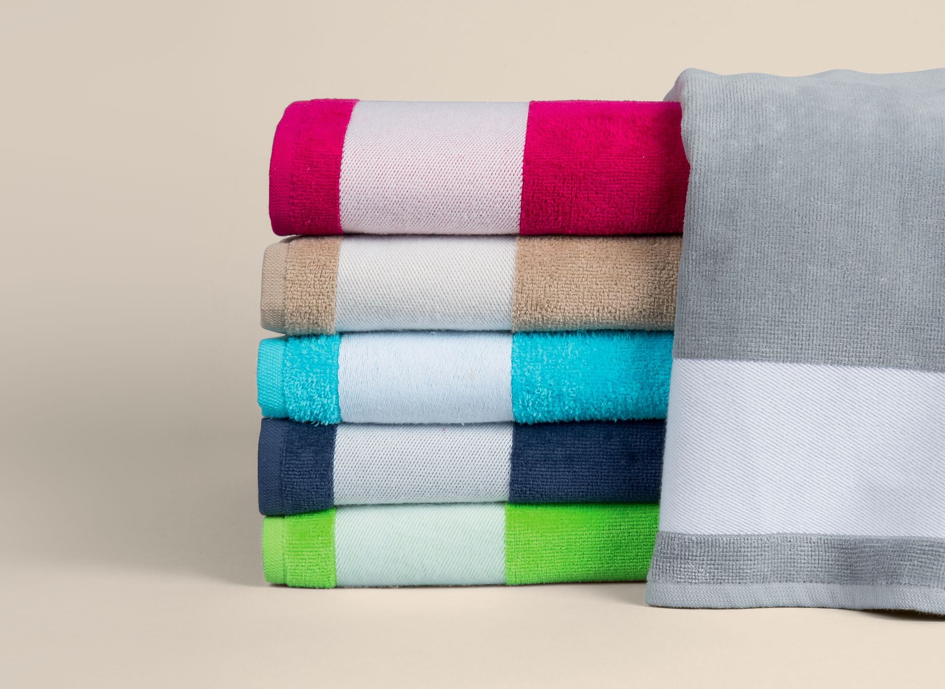 Drap de plage bicolore SOL'S LAGOON en coton.